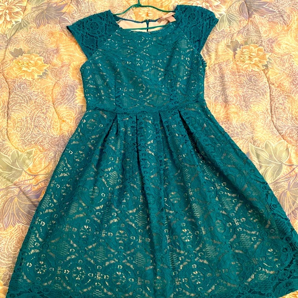 Dress - Picture 1 of 6